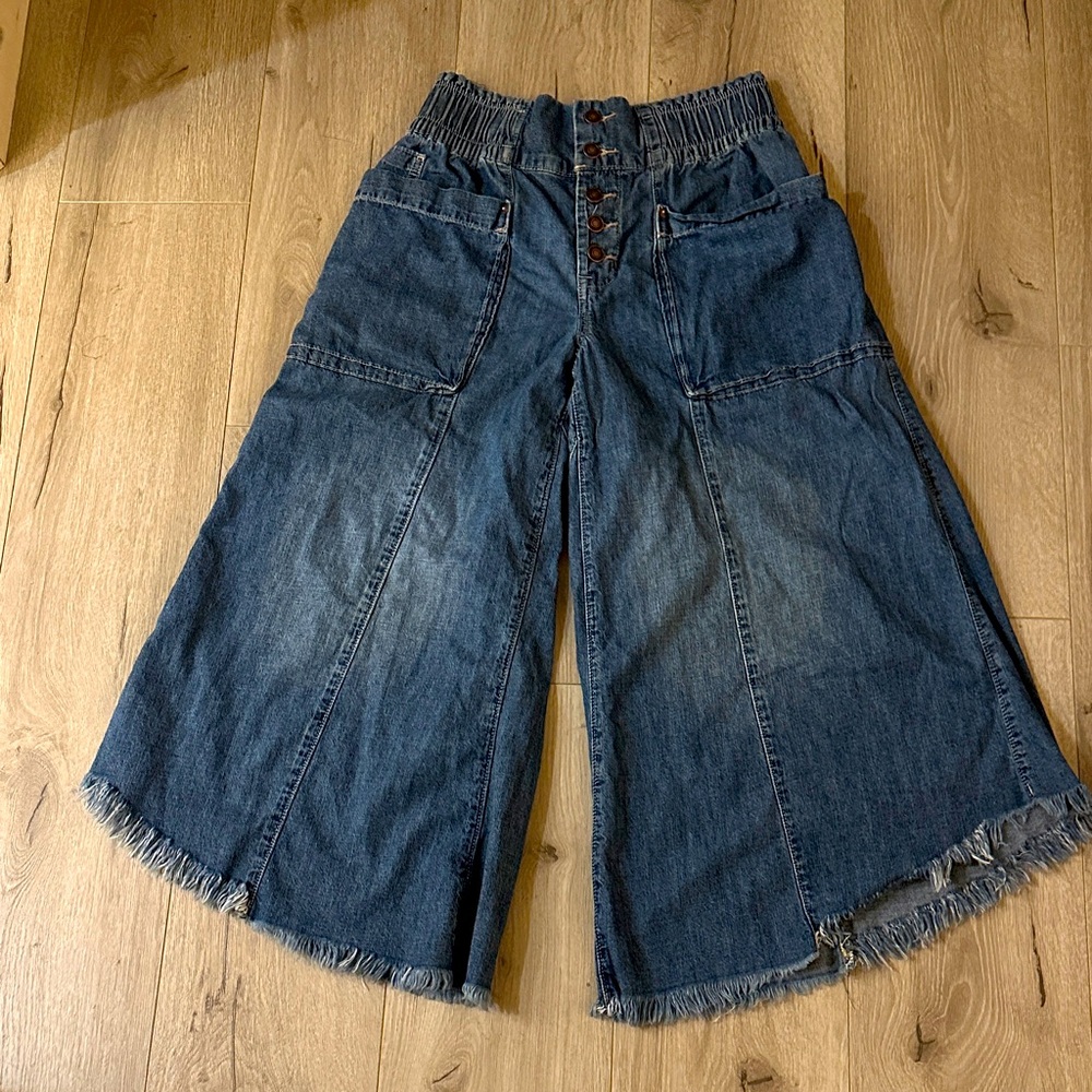 WE THE FREE Sunsetter Pull on Jeans SMALL LK NEW!